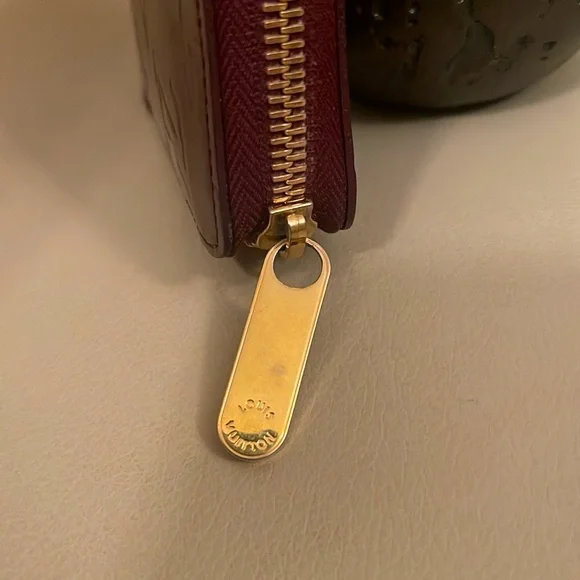 AUTHENTIC EUC LOUIS VUITTON SP4182 ROUGE FAUVISTE MONOGRAM VERNIS ZIPPY … - Picture 10 of 17